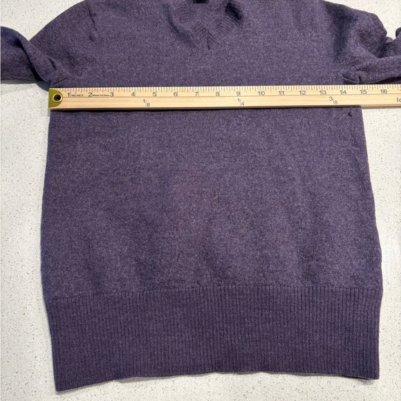 Banana Republic Extra Fine Merino Wool V-Neck Sweater - Picture 4 of 10